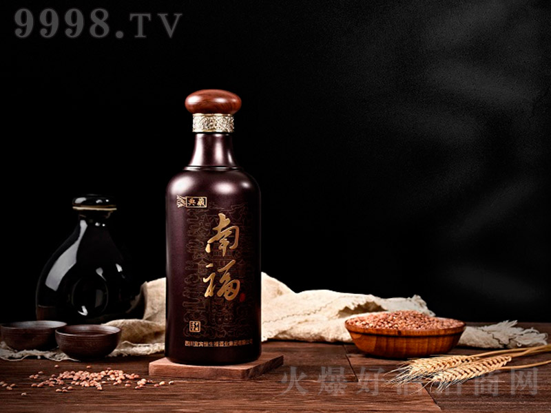 �ϸ��Ƶ�أ�������ƿ �����Ͱ׾ơ�52�� 500ml��