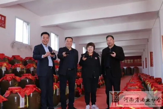 ���Ͼƅf(xi��)����(hu��)�L�w����һ�����M(j��n)�ĺӾƘI(y��)�{(di��o)��ָ��(d��o)