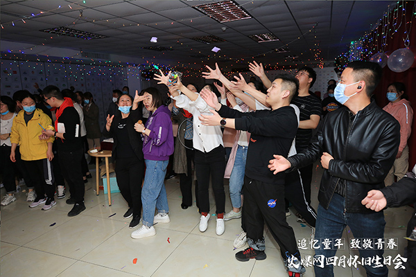 “追憶童年·致敬青春”火爆網(wǎng)4月懷舊生日會圓滿舉辦!